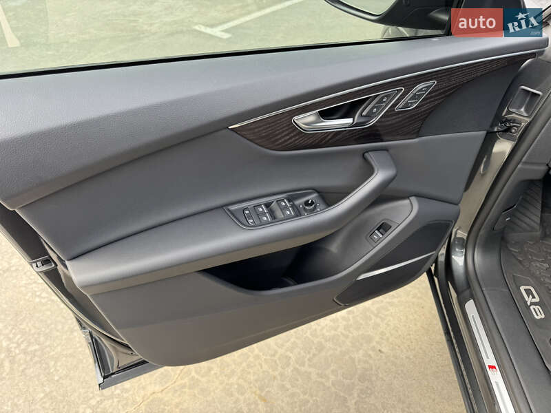 Позашляховик / Кросовер Audi Q8 2021 в Києві
