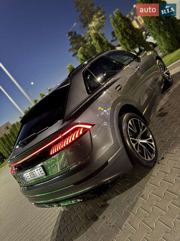 Позашляховик / Кросовер Audi Q8 2018 в Києві фото 18 Позашляховик / Кросовер Audi Q8 2018 в Києві