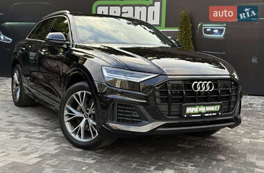 Позашляховик / Кросовер Audi Q8 2021 в 