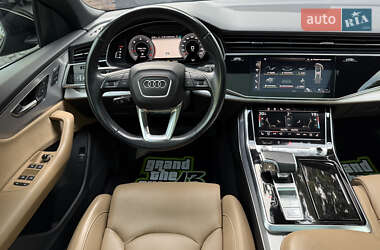 Позашляховик / Кросовер Audi Q8 2021 в 