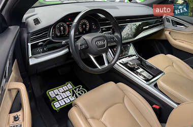 Позашляховик / Кросовер Audi Q8 2021 в 