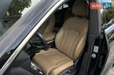 Позашляховик / Кросовер Audi Q8 2021 в 