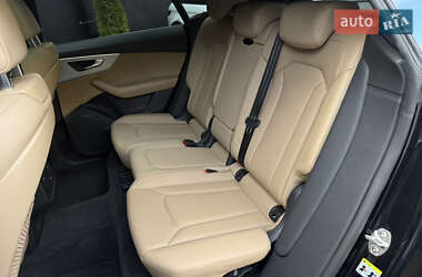 Позашляховик / Кросовер Audi Q8 2021 в 