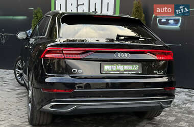 Позашляховик / Кросовер Audi Q8 2021 в 