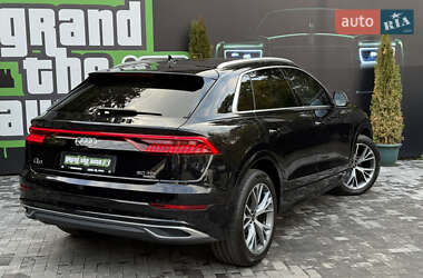 Позашляховик / Кросовер Audi Q8 2021 в 