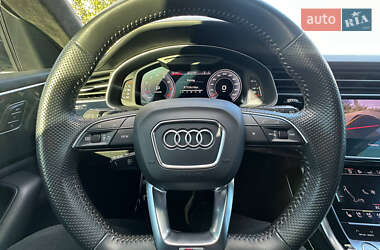 Внедорожник / Кроссовер Audi Q8 2018 в 