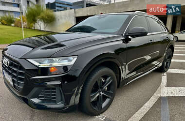 Позашляховик / Кросовер Audi Q8 2018 в 