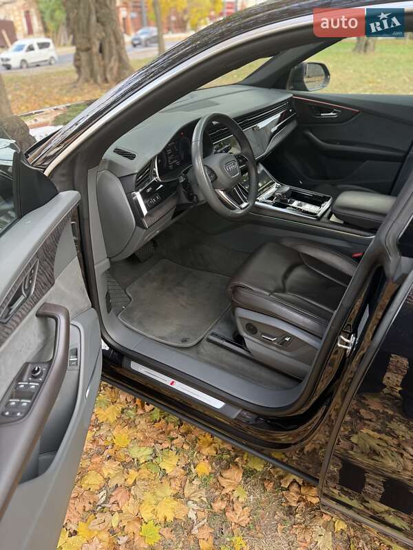 Позашляховик / Кросовер Audi Q8 2019 в Дніпрі