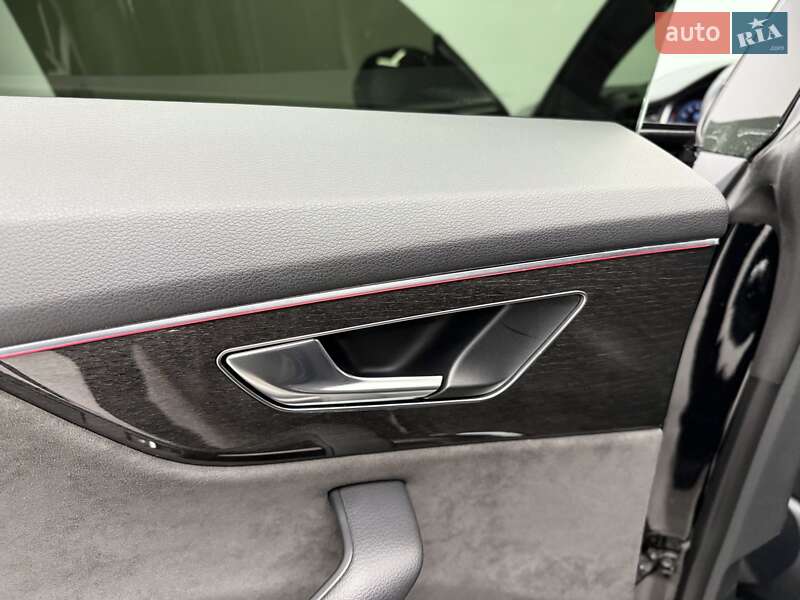 Позашляховик / Кросовер Audi Q8 2019 в Києві