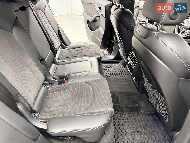 Позашляховик / Кросовер Audi Q8 2019 в Києві