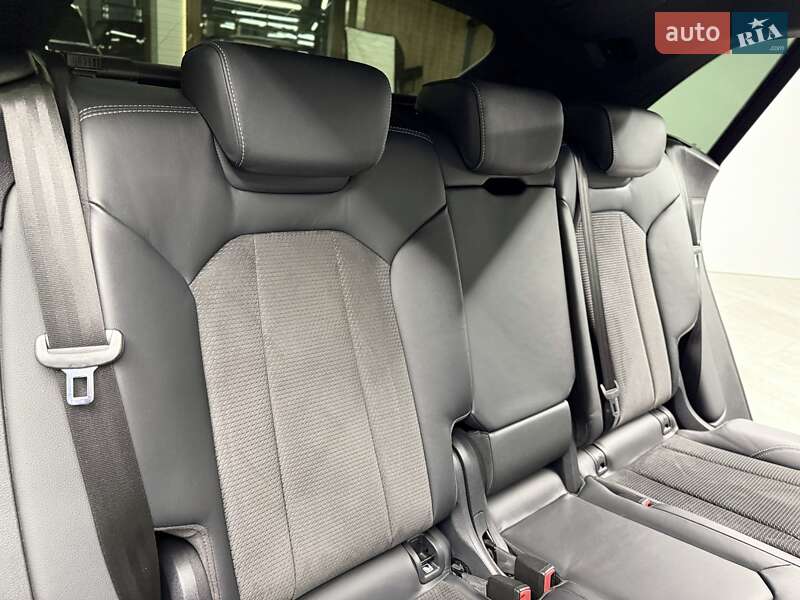 Позашляховик / Кросовер Audi Q8 2019 в Києві