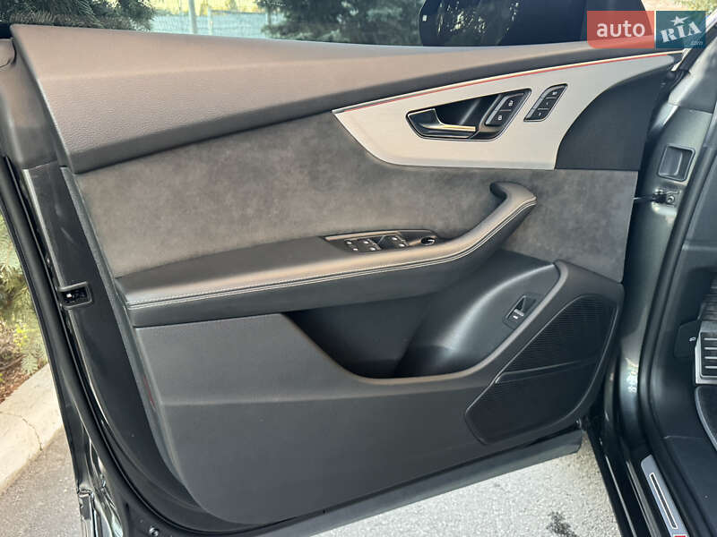 Позашляховик / Кросовер Audi Q8 2021 в Києві