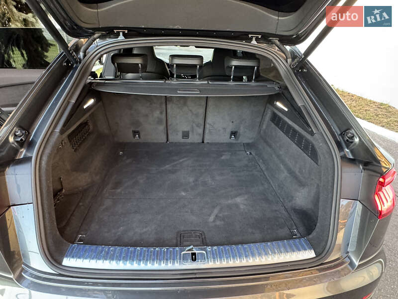 Позашляховик / Кросовер Audi Q8 2021 в Києві