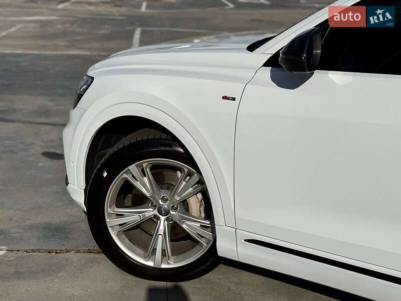 Позашляховик / Кросовер Audi Q8 2020 в Києві фото 15 Позашляховик / Кросовер Audi Q8 2020 в Києві