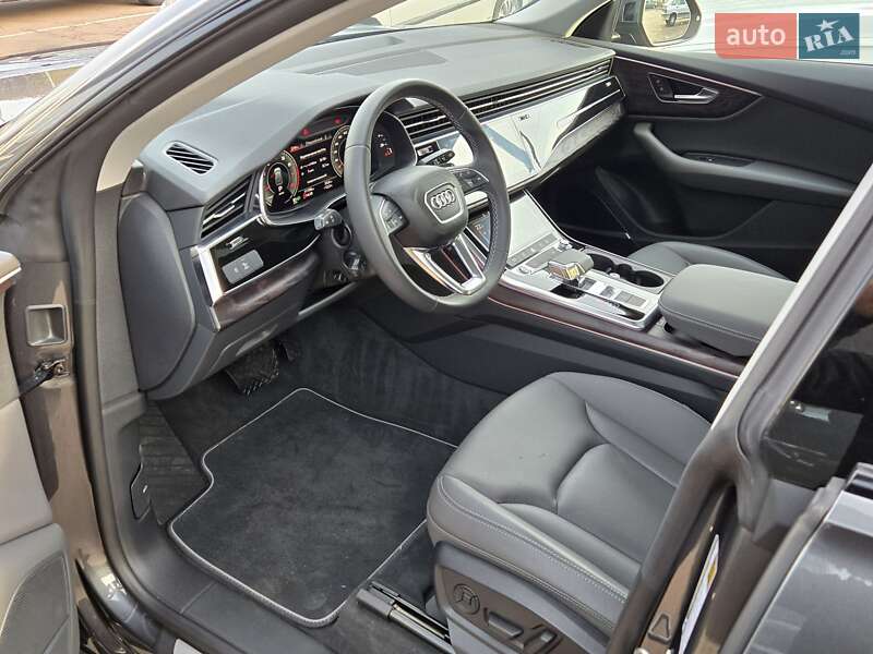 Внедорожник / Кроссовер Audi Q8 2020 в Киеве