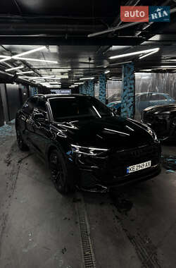 Позашляховик / Кросовер Audi Q8 2024 в Києві