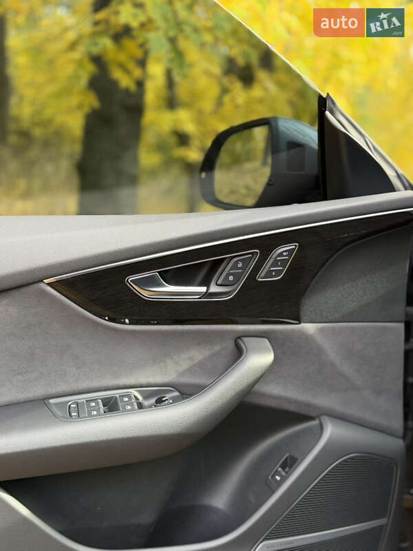 Позашляховик / Кросовер Audi Q8 2024 в Києві