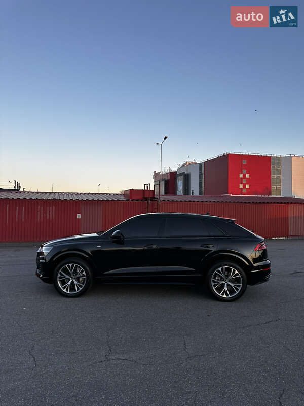 Внедорожник / Кроссовер Audi Q8 2022 в Киеве