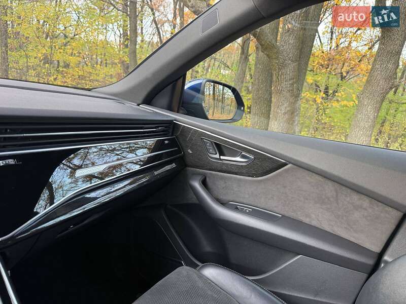 Позашляховик / Кросовер Audi Q8 2020 в Києві фото 5 Позашляховик / Кросовер Audi Q8 2020 в Києві