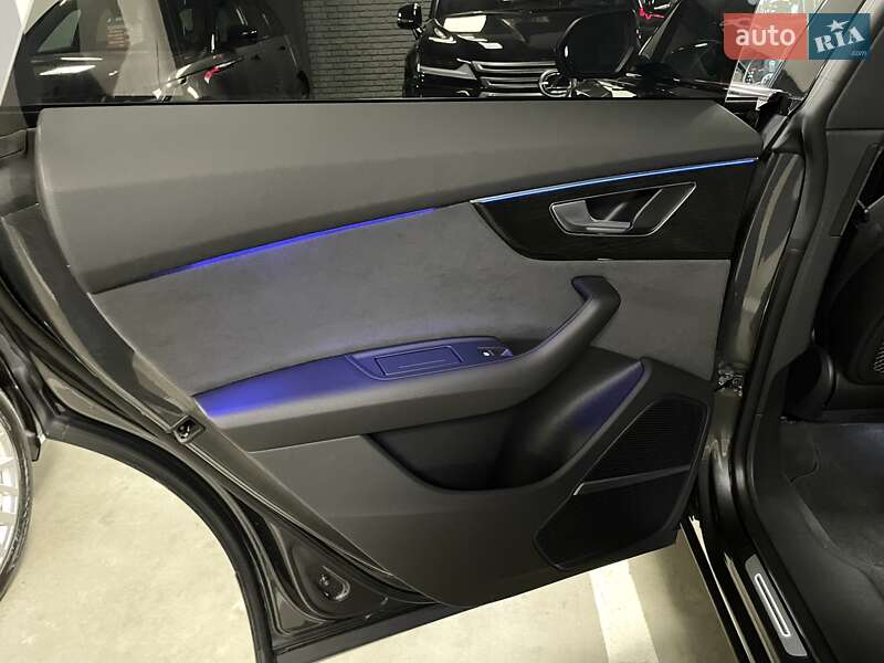 Позашляховик / Кросовер Audi Q8 2024 в Львові