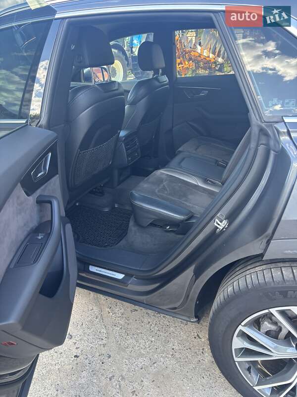 Позашляховик / Кросовер Audi Q8 2018 в Теофіполі