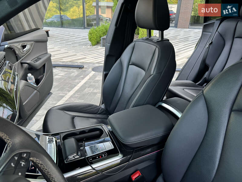Внедорожник / Кроссовер Audi Q8 2019 в Ужгороде