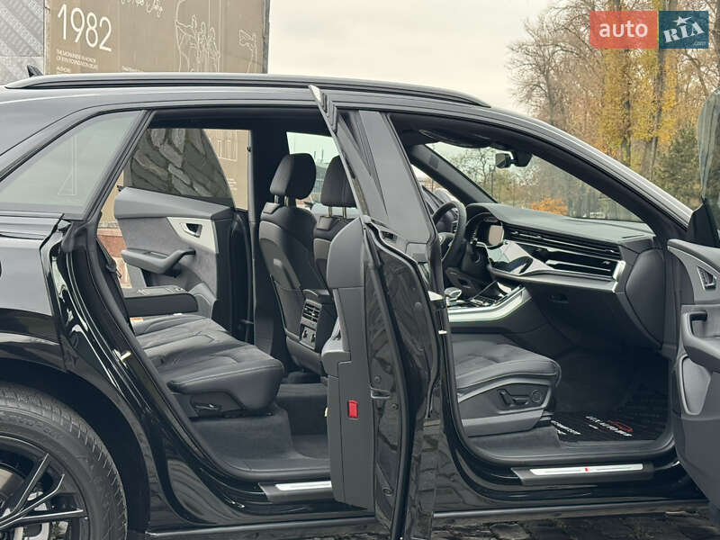 Позашляховик / Кросовер Audi Q8 2025 в Києві