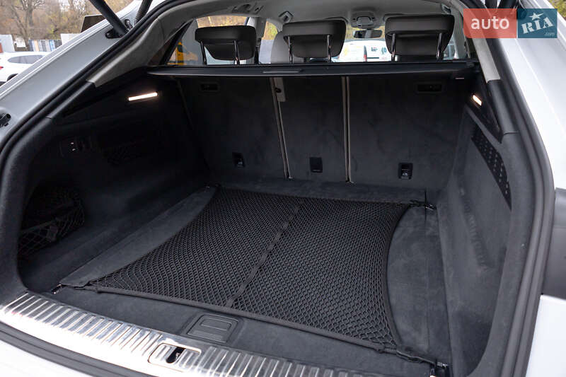 Внедорожник / Кроссовер Audi Q8 2019 в Киеве