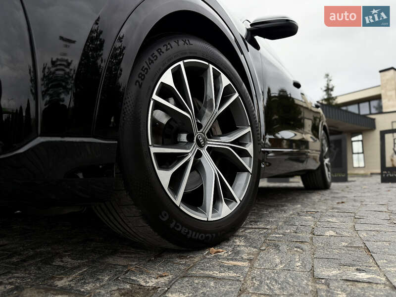 Позашляховик / Кросовер Audi Q8 2023 в Львові