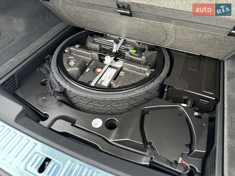 Позашляховик / Кросовер Audi Q8 2023 в Львові