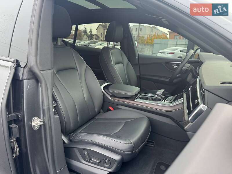 Позашляховик / Кросовер Audi Q8 2020 в Києві фото 12 Позашляховик / Кросовер Audi Q8 2020 в Києві