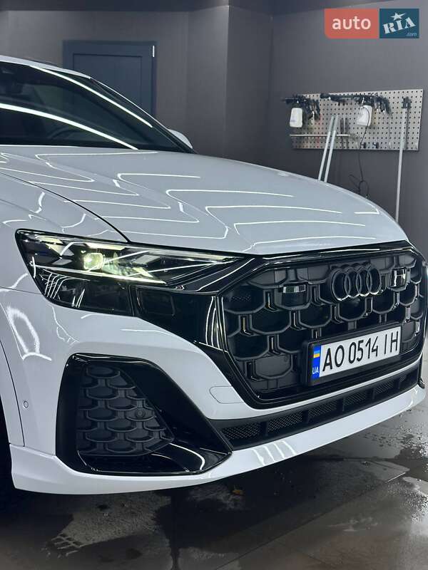 Внедорожник / Кроссовер Audi Q8 2024 в Ужгороде