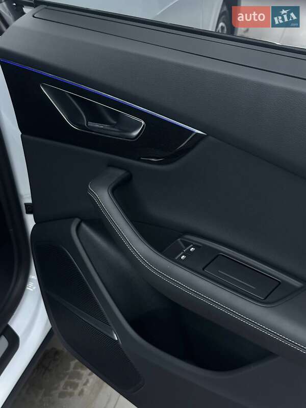 Внедорожник / Кроссовер Audi Q8 2024 в Ужгороде