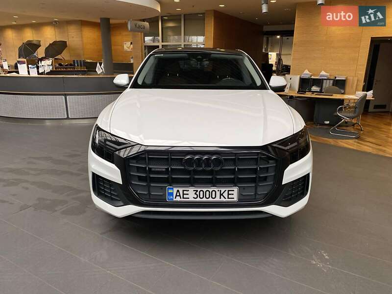 Позашляховик / Кросовер Audi Q8 2018 в Дніпрі