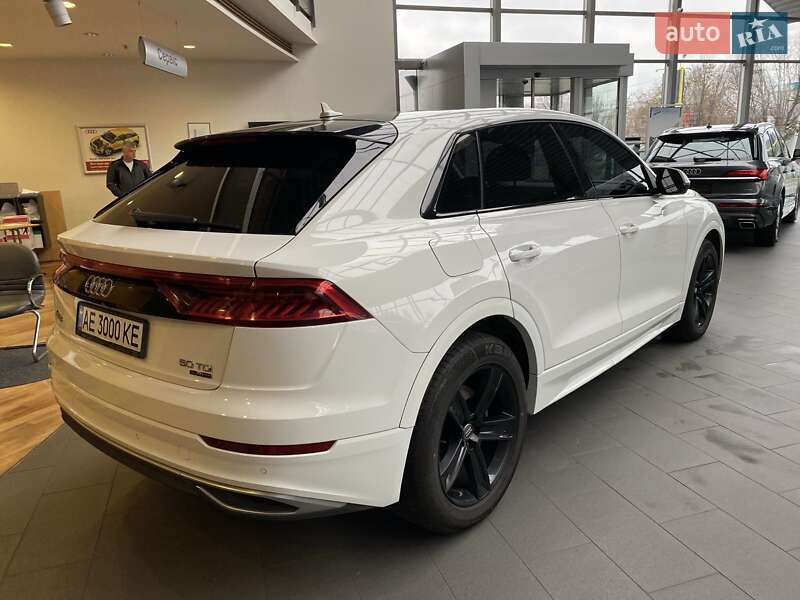 Позашляховик / Кросовер Audi Q8 2018 в Дніпрі