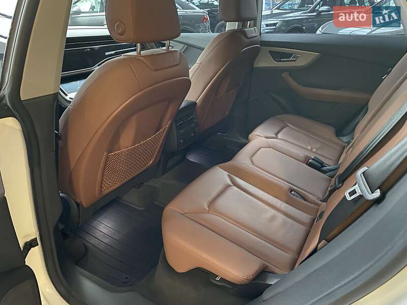 Позашляховик / Кросовер Audi Q8 2018 в Дніпрі