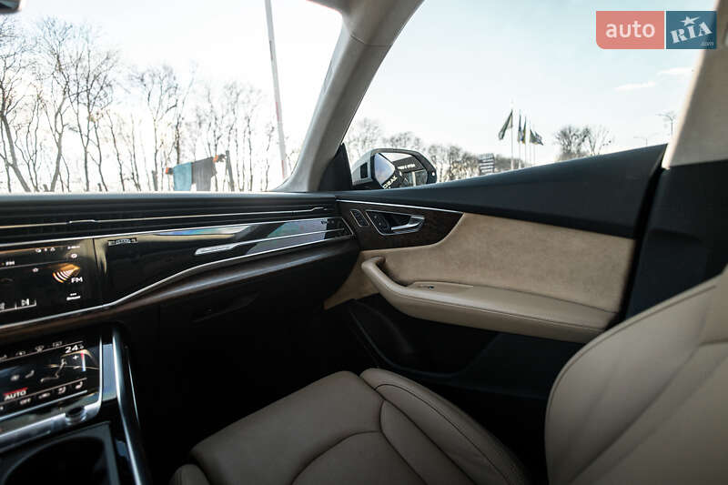 Позашляховик / Кросовер Audi Q8 2018 в Львові
