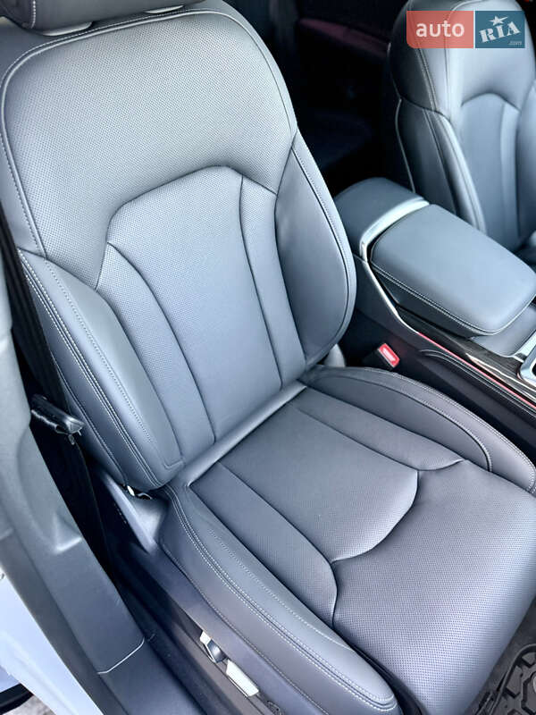 Позашляховик / Кросовер Audi Q8 2024 в Львові