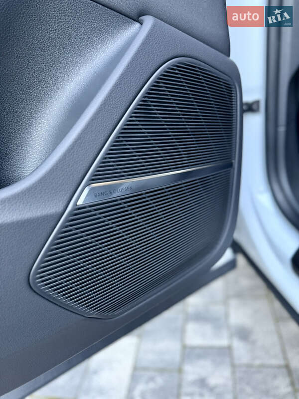 Позашляховик / Кросовер Audi Q8 2024 в Львові