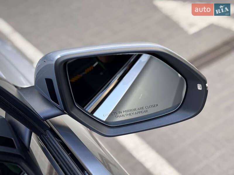 Внедорожник / Кроссовер Audi Q8 2019 в Киеве