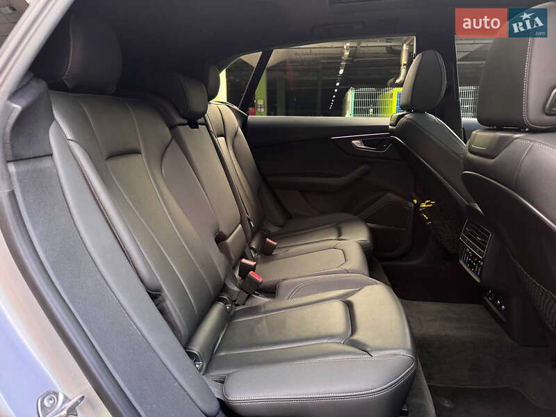 Внедорожник / Кроссовер Audi Q8 2019 в Киеве