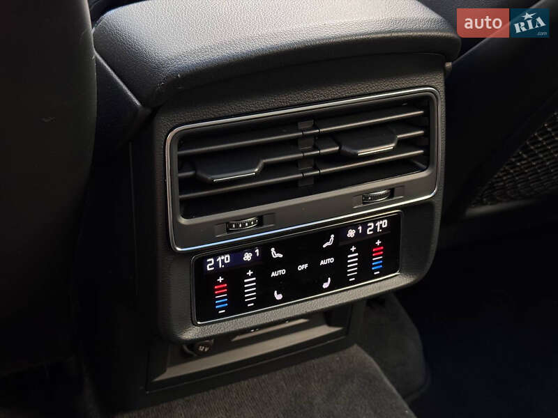 Внедорожник / Кроссовер Audi Q8 2019 в Киеве