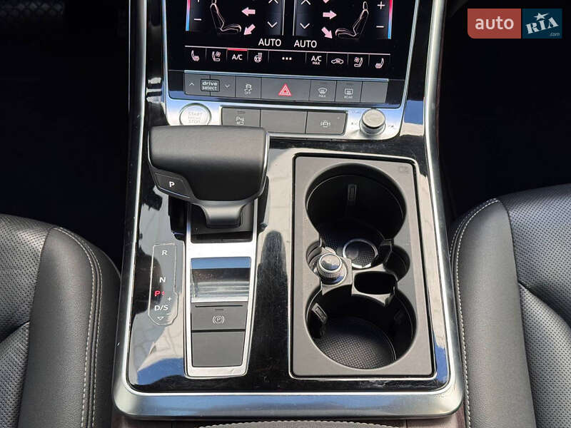 Внедорожник / Кроссовер Audi Q8 2019 в Киеве