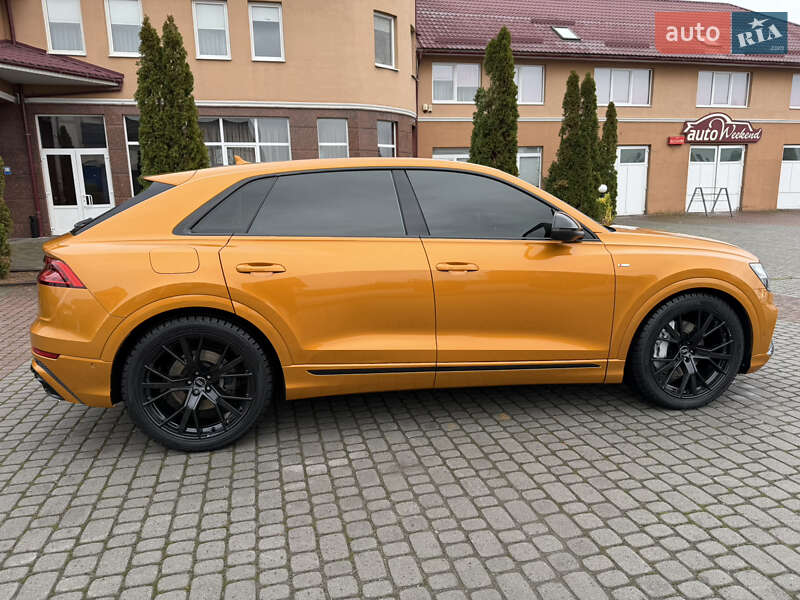 Позашляховик / Кросовер Audi Q8 2018 в Мукачевому