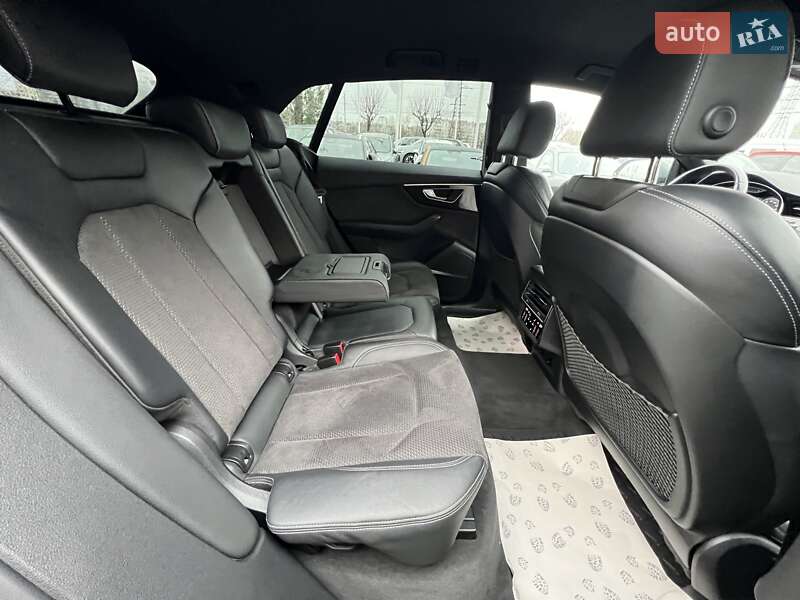 Внедорожник / Кроссовер Audi Q8 2019 в Киеве
