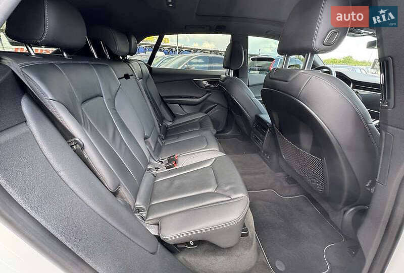 Внедорожник / Кроссовер Audi Q8 2018 в Авангарде