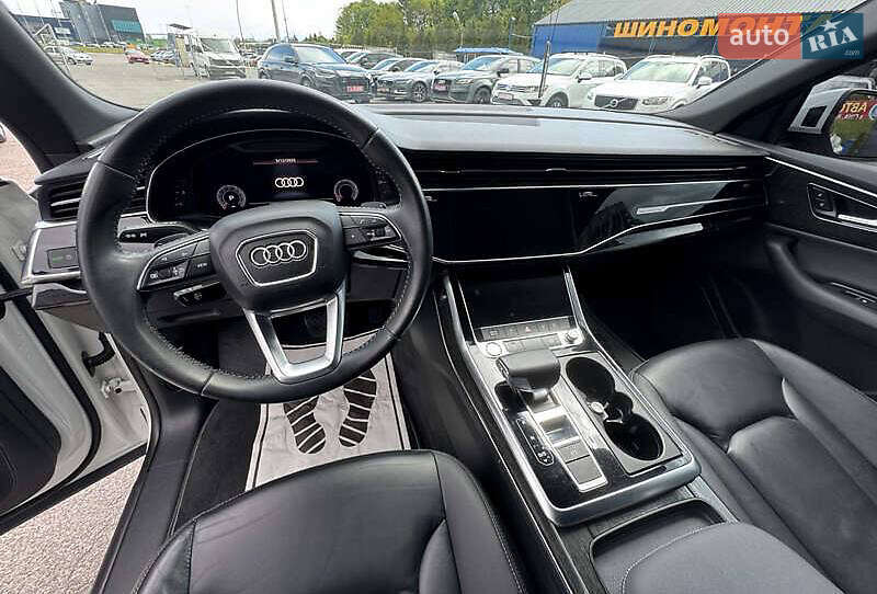Внедорожник / Кроссовер Audi Q8 2018 в Авангарде