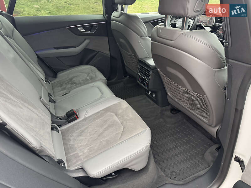 Внедорожник / Кроссовер Audi Q8 2018 в Киеве