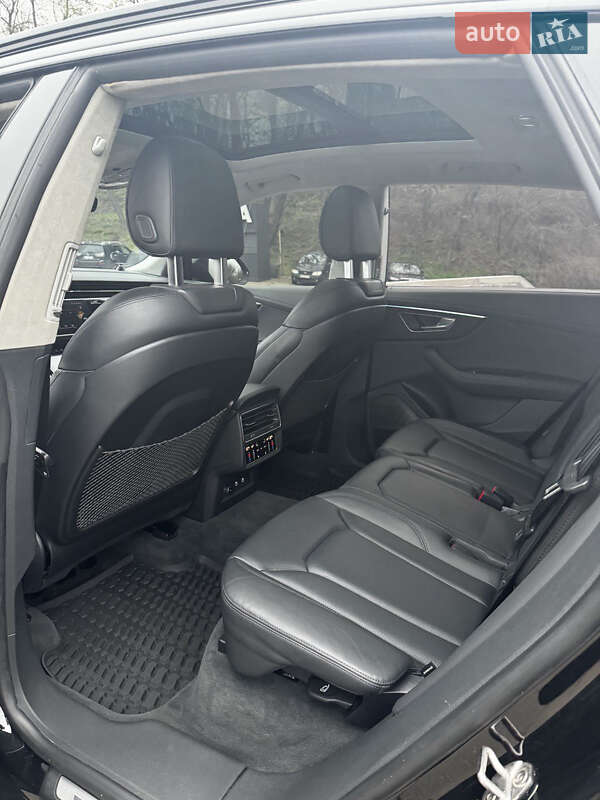 Внедорожник / Кроссовер Audi Q8 2022 в Киеве