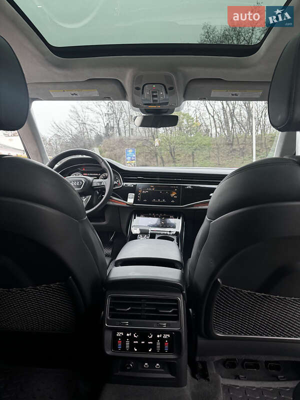 Позашляховик / Кросовер Audi Q8 2022 в Києві